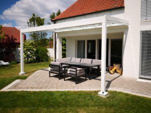 Aluminium-Terrassendach NYON mit Unterglasmarkise ARNEX von KLAiBER
