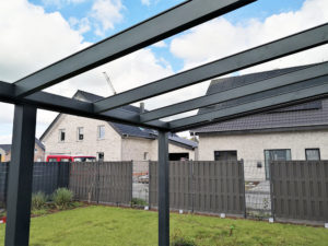 Großzügige Terrassenüberdachung aus Aluminium in Oelde