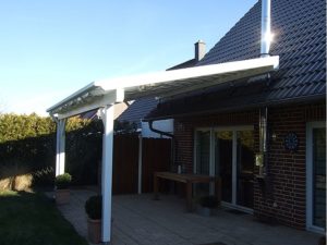 Terrassenüberdachung aus Leimholz